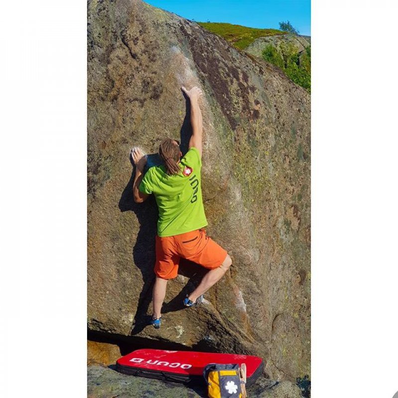 Our ambassador @tomasogreksak on his climbing trip around Scandinavia. 
Credits for this pic goes to his girlfriend @alexandravorosova 
#bouldering #ocun #engineeredforclimbing #thinkvertical #ozone #boulderbag #crashpad #sitcase #climbingismypassion #climbingislife