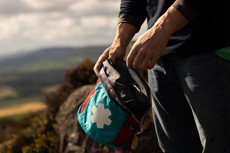 Roll-Down closure, brush holders on sides, zippered back pocket - that is our boulder bag - Engineered for Bouldering 📸by @s.howard_photo 
#ocun #thinkvertical #engineeredforclimbing #engineeredforbouldering #bouldering #boulderbag #climbing