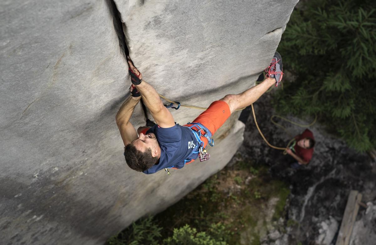 Crack Gloves Lite A good climber can crack climb OCÚN