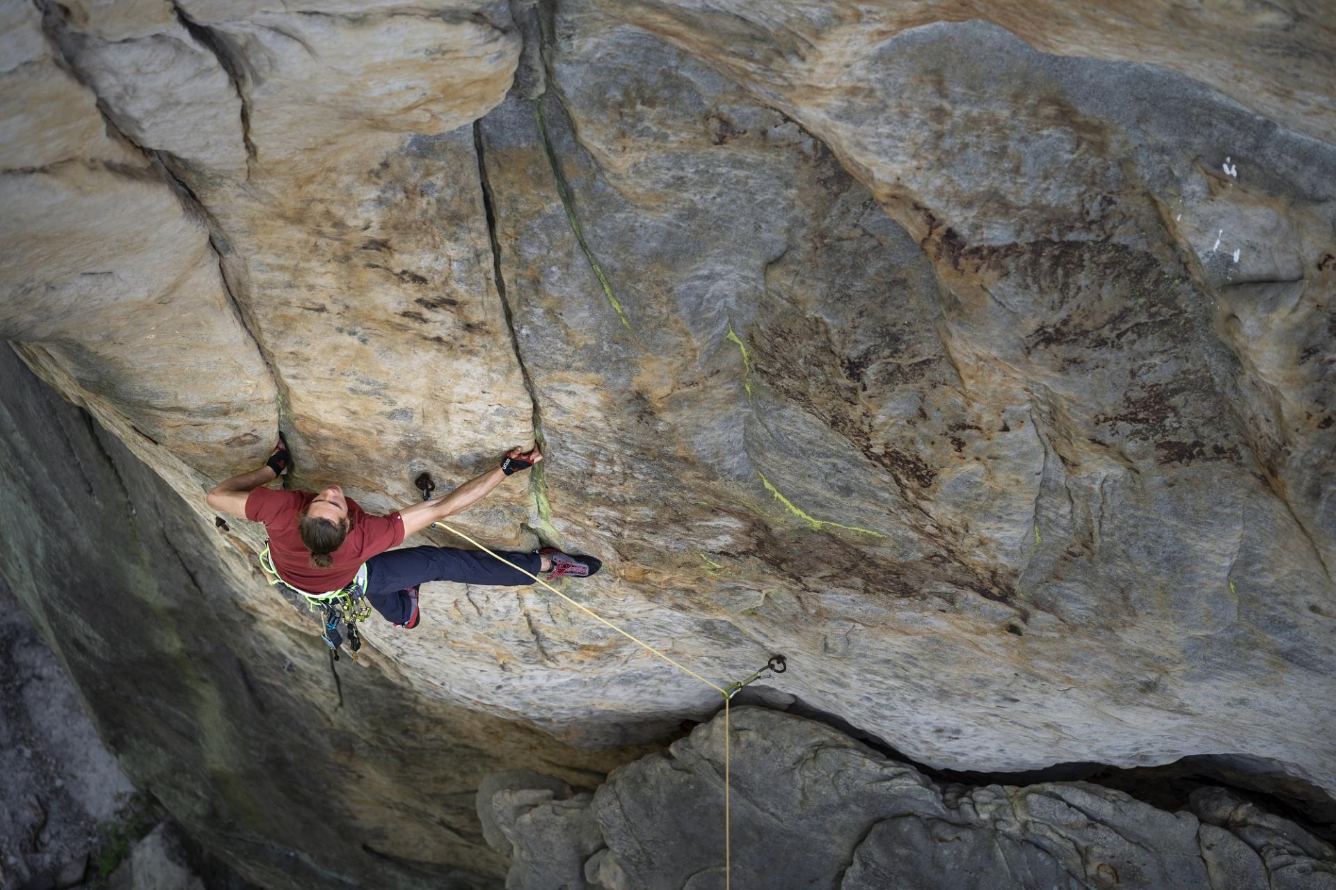 Crack Gloves Lite A good climber can crack climb OCÚN