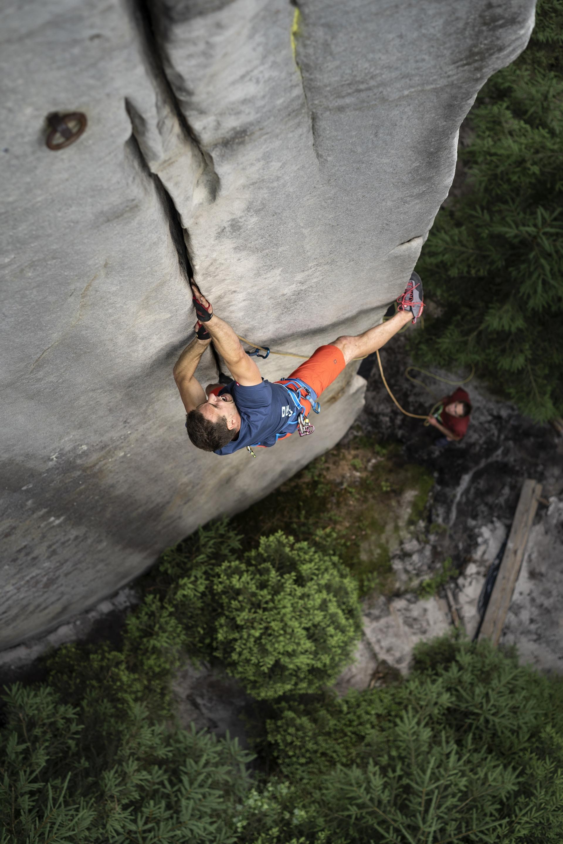 Crack Gloves Lite A good climber can crack climb OCÚN